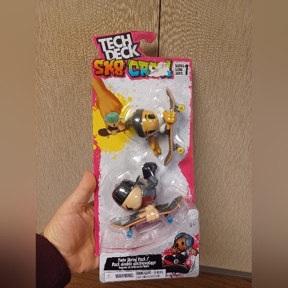 Tech Deck Sk 8 Crew Ultra Sk8 Bus & Storage Playset w/Figure + 2 Figure Pack Lot - Picture 7 of 9